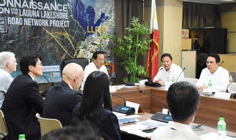 DPWH discusses joint project with ADB .